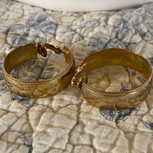 (JE02B) Vintage Elegant Gold Hoop Clip On Earrings